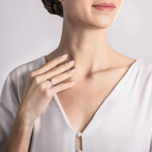 Pierścionek zaręczynowy Share Your Love: czarne złoto, czarny diament